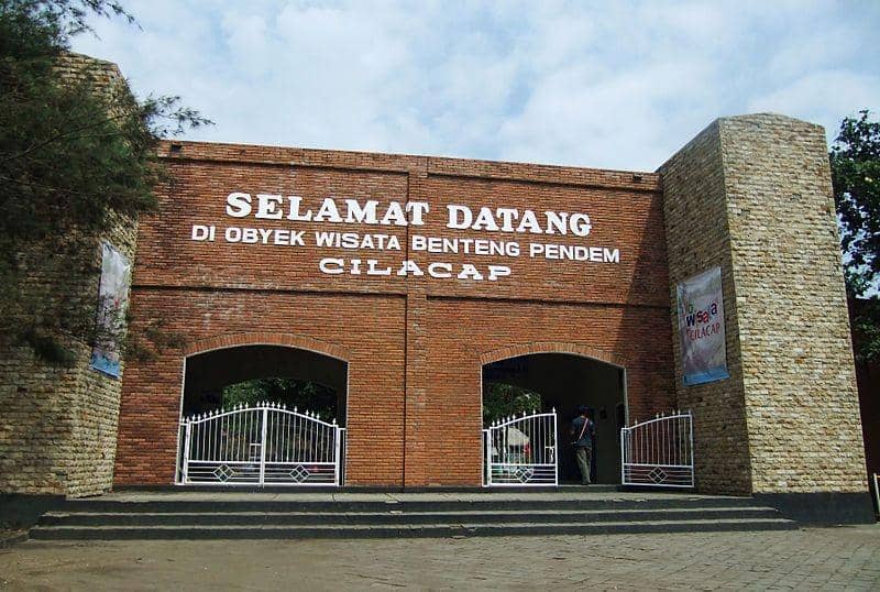 Ozzi Tour: Jelajahi Cilacap Tanpa Antrean dengan Mobil Sewa Premium